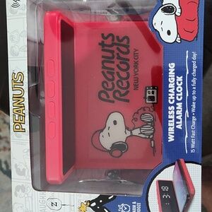 PEANUTS Wireless Charging Alarm Clock